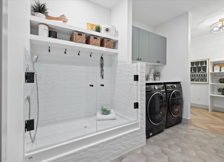 19 Mudroom Laundry Room Combo Ideas for a Functional & Stylish Space