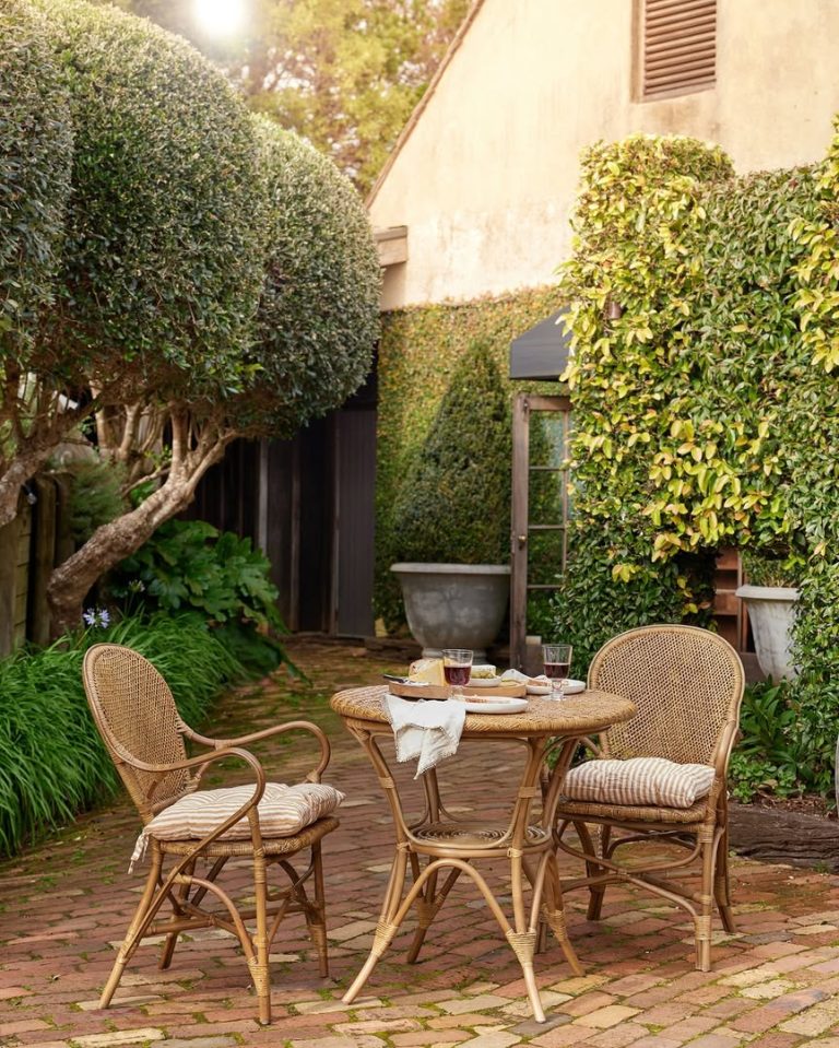 21 French Country Backyard Ideas