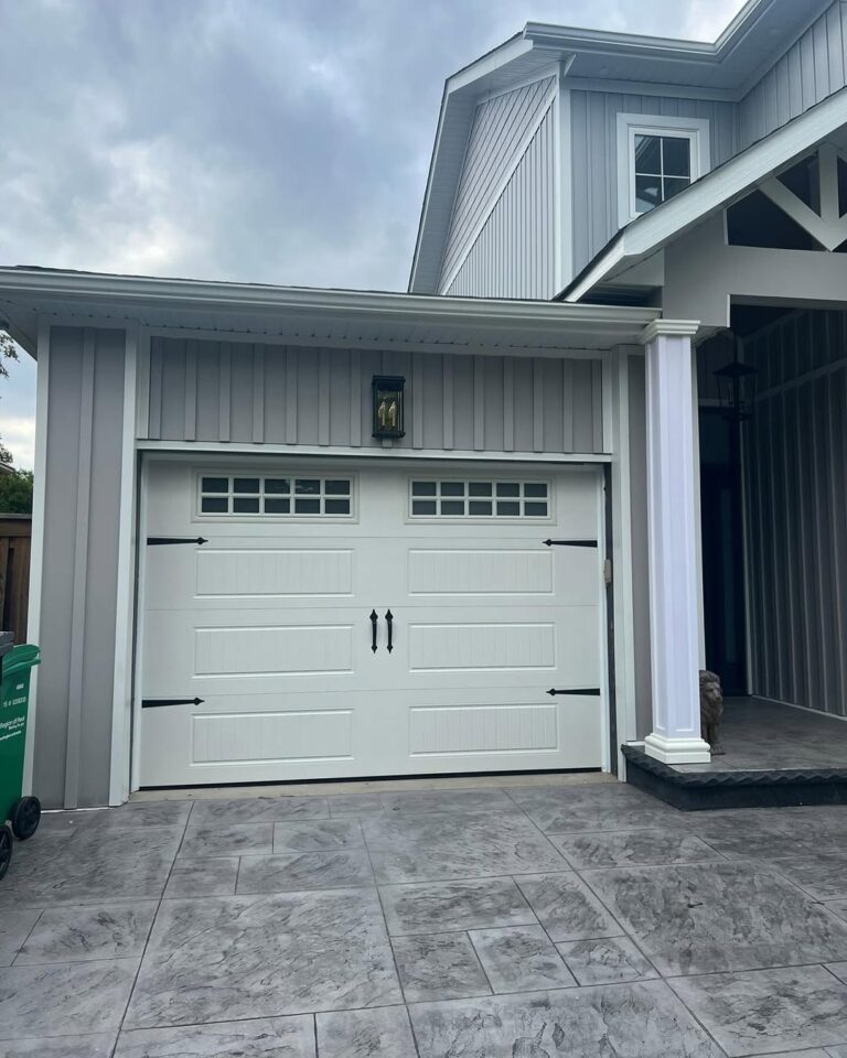 21 Garage Door Makeover Ideas to Enhance Your Home’s Curb Appeal